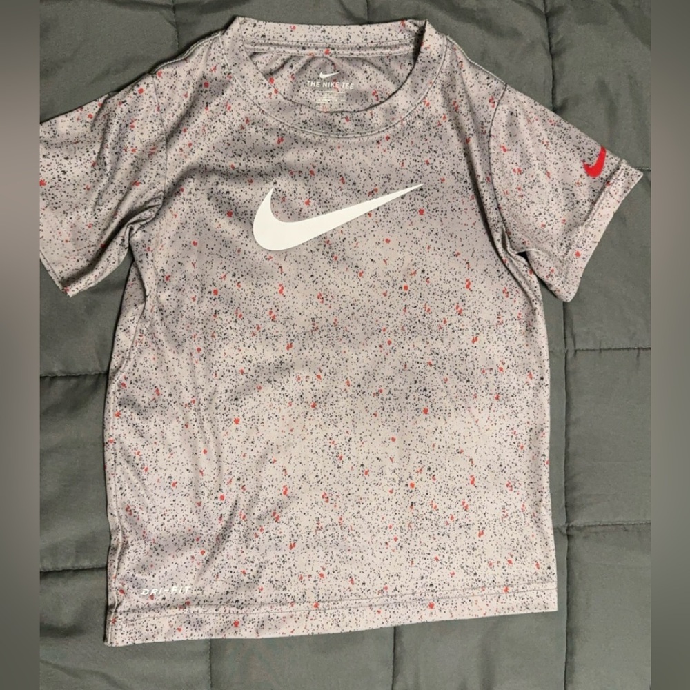 GREY NIKE SHIRT